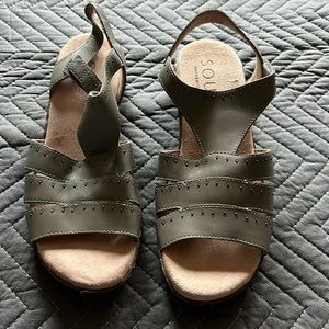 Soul naturalized sandal grayish green size 10 m